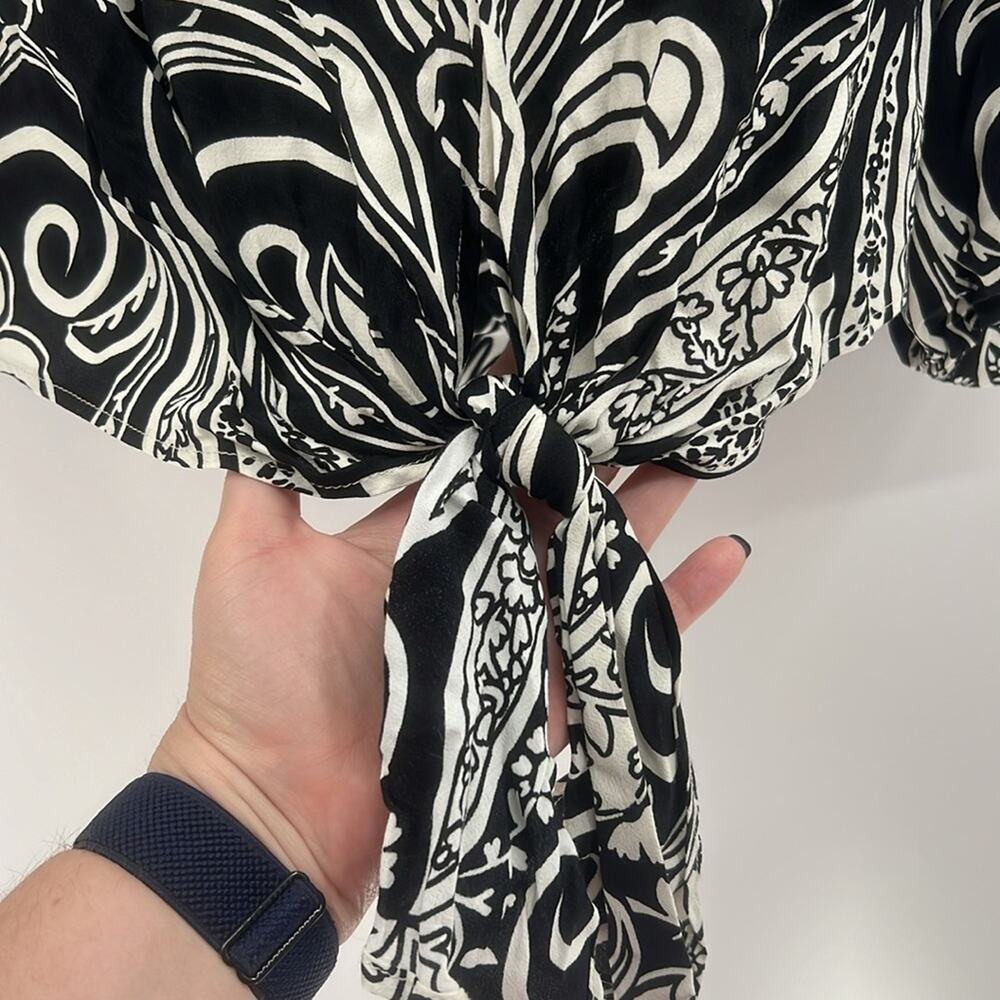 Karen Kane Women's Super Bloom Blouson Sleeve Top - Black/White - Small - NWT - Picture 4 of 9